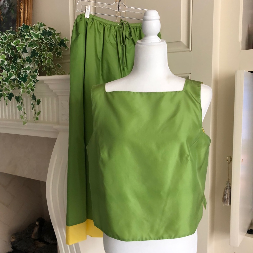 Worth Collection Green Reversible to Yellow Cropped Silk Sleeveless Top …